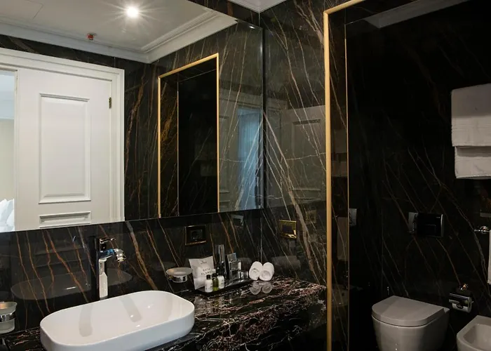 Radisson Collection Morina Hotel, Tirana מלון 3*