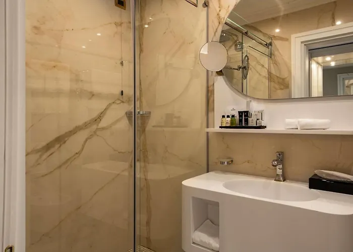 Radisson Collection Morina Hotel, Tirana מלון
